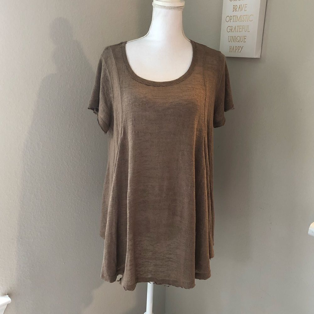 Easel Taupe Short Sleeve Sweater - Keyhole Back
